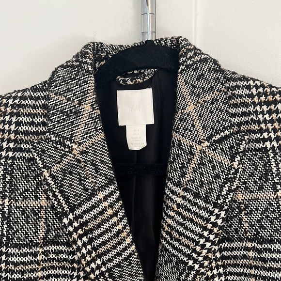 H&M double lined wool blazer. Worn once. Size 2 - Picture 2 of 3